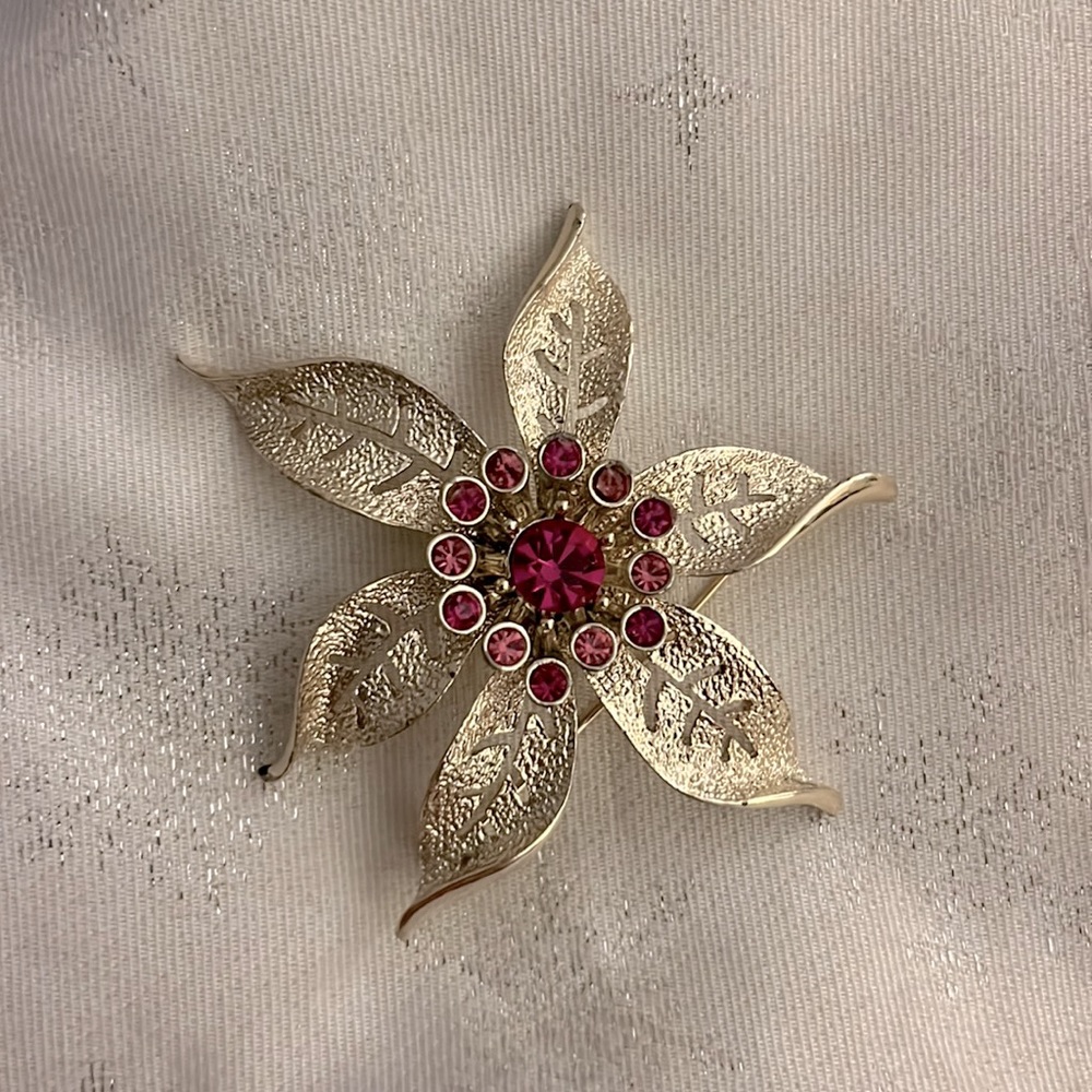 Vintage Sarah Coventry Fashion Flower Pin